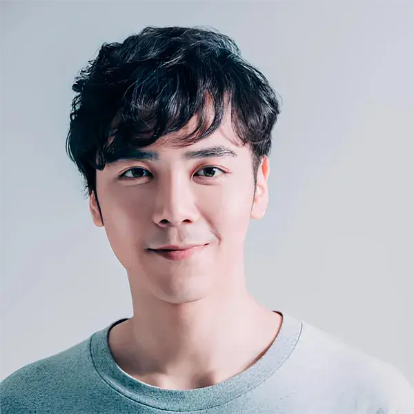 一位台灣電子煙消費者的照片,作為對商城貨到付款服務與穩定現貨供應表示信賴的客戶代表。