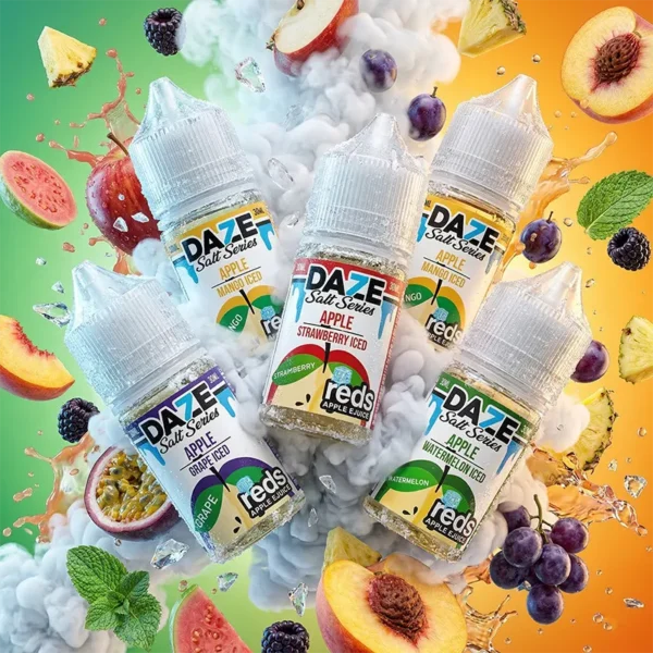 美國原裝 7 Daze Selfie Sunday 自拍星期天 30ml 尼古丁鹽煙油多口味合集主圖。畫面展示 10 瓶帶有不同顏色瓶蓋的煙油瓶（包含紅蘋果、青蘋果、藍莓、芭樂、鳳梨、葡萄、草莓、蜜桃、芒果、西瓜口味，均標示 30mg 濃度）懸浮在空中。周圍環繞著飛濺的水果汁液、冰塊、整顆水果，以及充滿未來感的藍色實驗室場景與玻璃器皿。強調其高品質美國進口與豐富冰沙果香體驗，專為小煙設備優化的替煙首選。