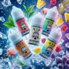 SAMURAI 將軍煙油 - 30ml 美國原裝堅果菸草與極冰果香系列 美國原裝 SAMURAI 將軍系列 30ml 尼古丁鹽煙油主圖。畫面展示將軍武士標誌瓶身,環繞飛濺的冰晶碎冰、鳳梨、覆盆莓、葡萄、荔枝與綠茶葉無視覺,強調極致冰爽水果風味與層次鮮明的堅果菸草口感